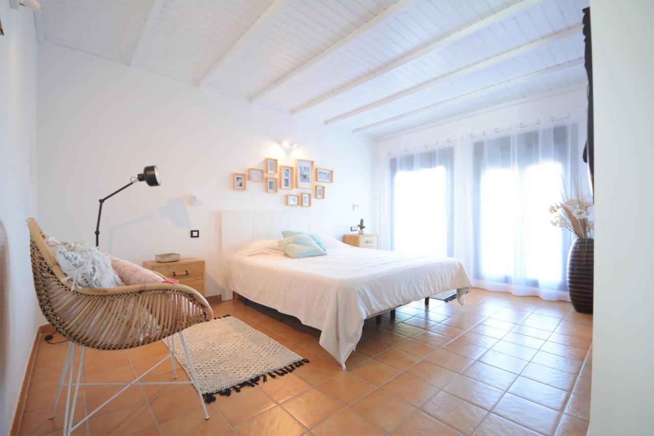 Beautiful Spacious Villa With Private Heated Pool In ลาคาเรส ภายนอก รูปภาพ
