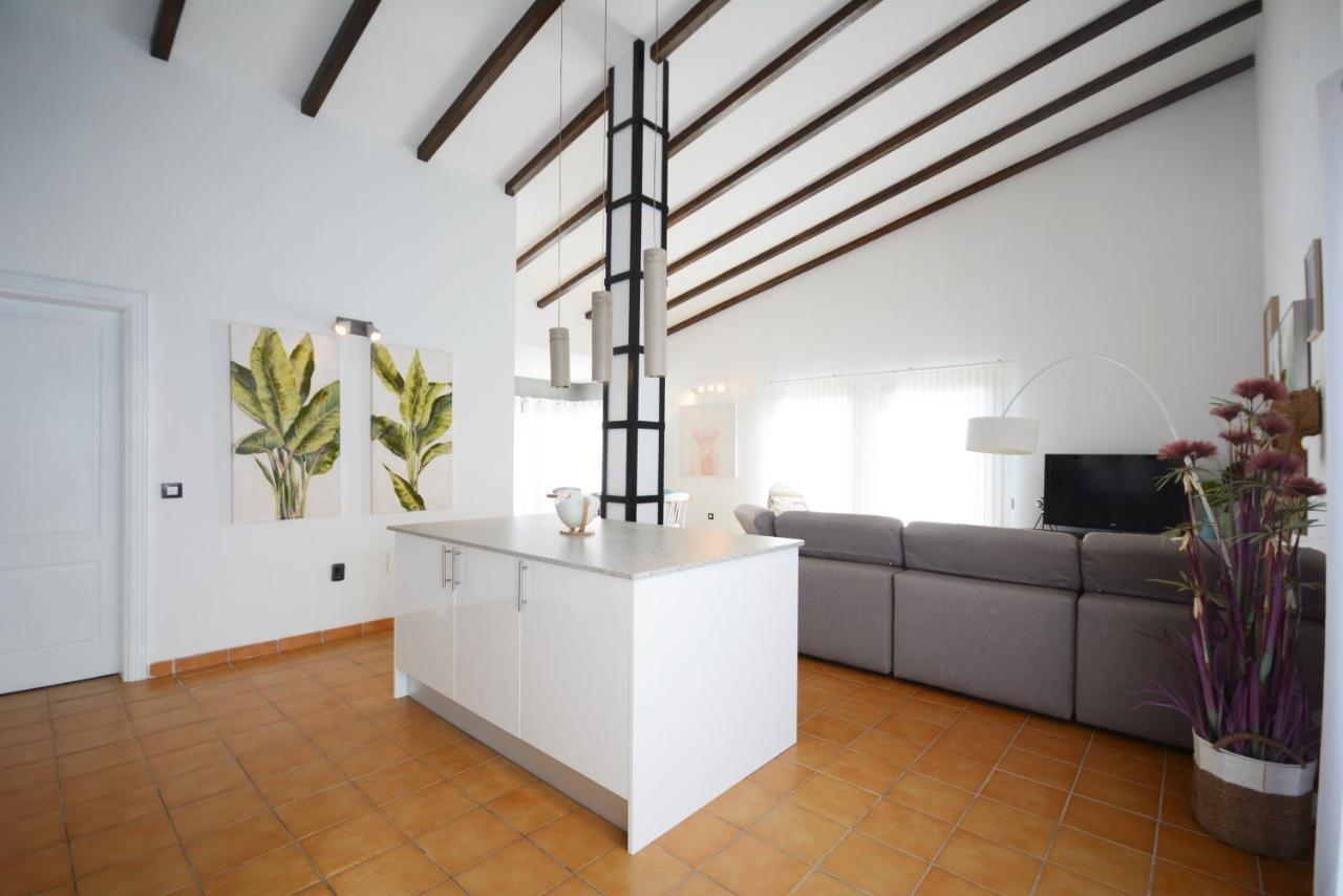 Beautiful Spacious Villa With Private Heated Pool In ลาคาเรส ภายนอก รูปภาพ