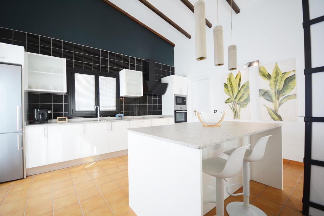 Beautiful Spacious Villa With Private Heated Pool In ลาคาเรส ภายนอก รูปภาพ