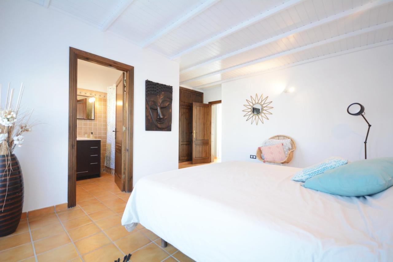Beautiful Spacious Villa With Private Heated Pool In ลาคาเรส ภายนอก รูปภาพ